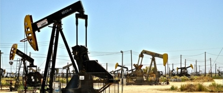 Oil Holds Steady Amid Small Rig Count Decline